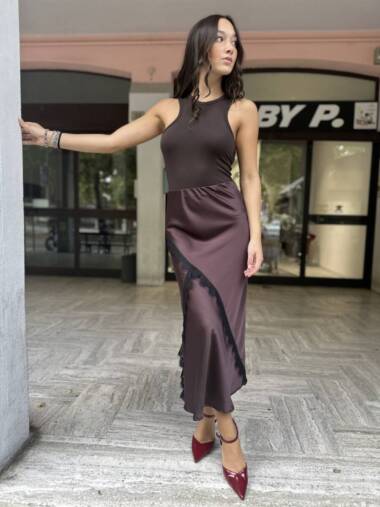 Gonna in raso con pizzo