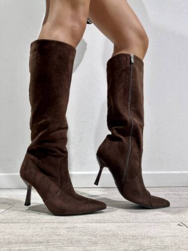 Stivale scamosciato con tacco Cacao