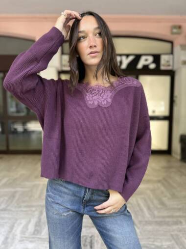 Maglia con pizzo nella scollatura