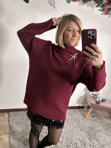 Maxi maglia con spilla