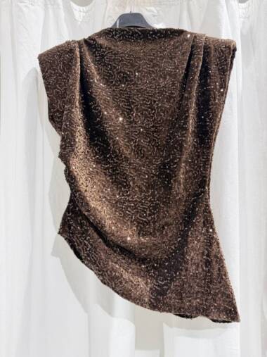 Canotta in paillettes con punta laterale