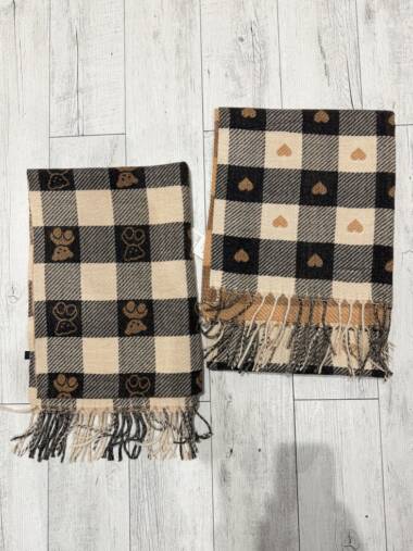 Sciarpa a quadri con cuori e orsetti