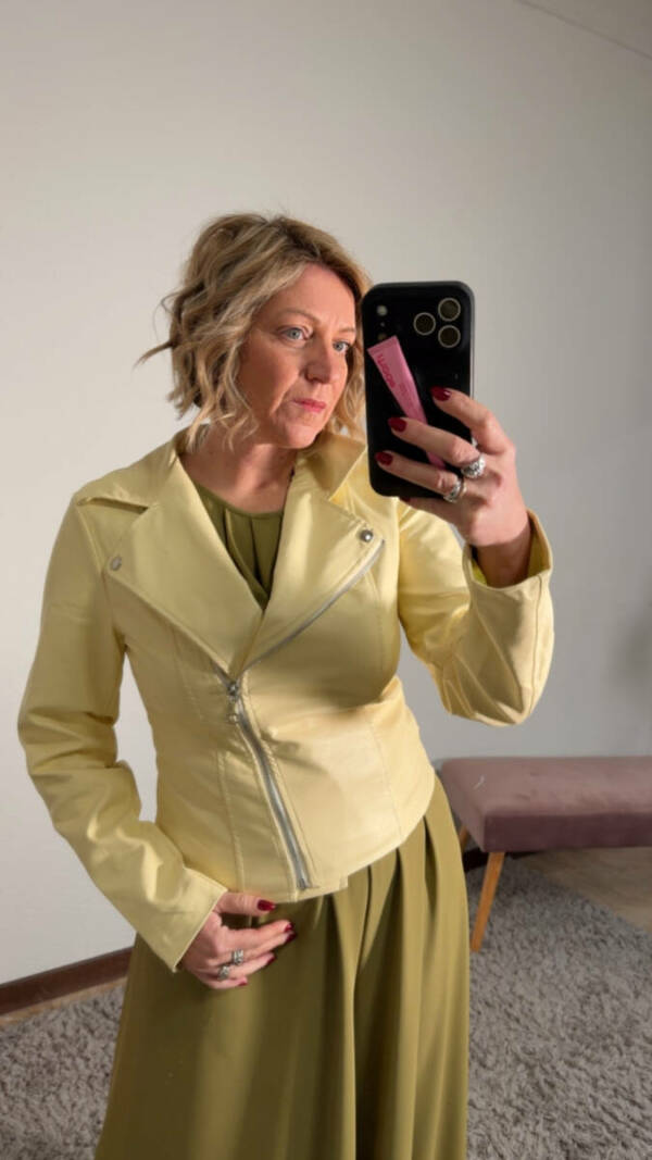 {"eId":"1226192484733945","CameraPosition":1}