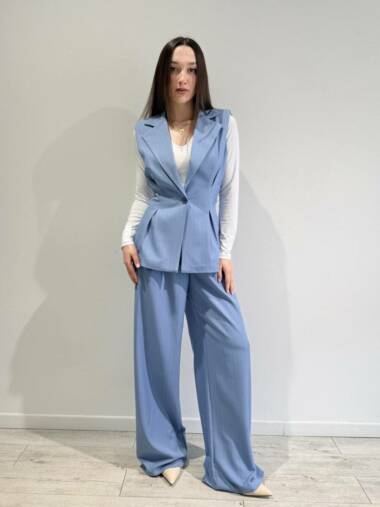 Completo azzurro con gilet gessato