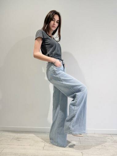 Jeans con borchiette