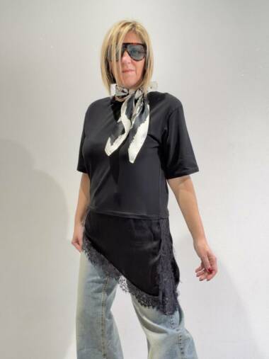 T-shirt con sotto in raso